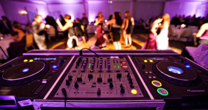 Hiring The Best Wedding DJ In Toronto To Glam Up The Wedding!